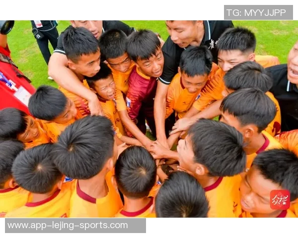 足球巨星温情时刻携手儿女共享绿茵场内外难忘瞬间