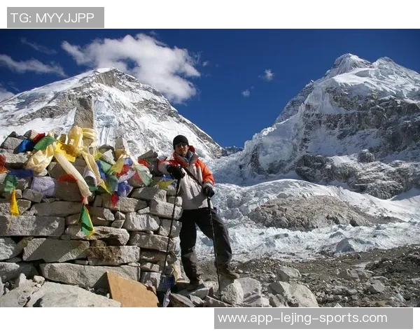 老年足球传奇星光璀璨 同窗再聚忆青春岁月